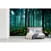 MuchoWow Fotobehang vinyl - Vuurvliegjes verlichten een bos breedte 450 cm x hoogte 300 cm - Foto print op behang (in 7 formaten beschikbaar) - slaapkamer/woonkamer/kantoor