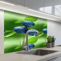 KitchenYeah Keuken achterwand 100x80 cm - Spatscherm zelfklevend Bosbessen - Paars - Bladeren - Groen - Muurbeschermer - Spatwand fornuis