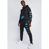 Nike Sportswear Standard Issue Hooded Tracksuit in Zwart