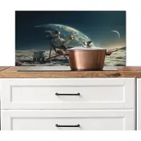 KitchenYeah Spatscherm keuken 90x45 cm - Kookplaat achterwand Astronaut - Kat - Glas - Stoel - Muurbeschermer - Spatwand fornuis - Hoogwaardig aluminium
