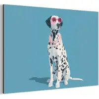 MuchoWow Aluminium schilderij 60x40 cm - Wanddecoratie metaal - Dalmatiër - Zonnebril - Blauw - Metalen muurdecoratie woonkamer - Decoratie industrieel - Foto op dibond - Industriële accessoires slaapkamer