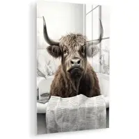 MuchoWow Glasschilderij 120x180 cm - Schilderij acrylglas - Schotse hooglander - Badkuip - Badkamer - Krant - Foto op glas - Muurdecoratie woonkamer - Wanddecoratie slaapkamer - Schilderijen