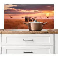 KitchenYeah Spatscherm keuken 100x50 cm - Kookplaat achterwand Groep olifanten - Open vlakte - Zon - Muurbeschermer - Spatwand fornuis - Hoogwaardig aluminium