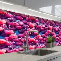 KitchenYeah Keuken achterwand 500x60 cm - Spatscherm zelfklevend Frambozen - Waterdruppels - Vruchten - Muurbeschermer - Spatwand fornuis
