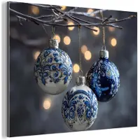 MuchoWow Aluminium schilderij 160x120 cm - Wanddecoratie metaal - Kerstbal - Versierd - Blauw - Metalen muurdecoratie woonkamer - Decoratie industrieel - Foto op dibond - Industriële accessoires slaapkamer