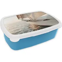 MuchoWow Broodtrommel Blauw - Lunchbox Zeilboot - Zee - Beige - Zon - Brooddoos 18x12x6 cm - Brood lunch box - Broodtrommels voor kinderen en volwassenen