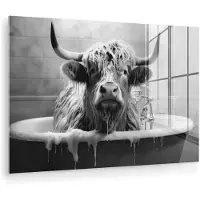 MuchoWow Glasschilderij 120x80 cm - Schilderij acrylglas - Schotse hooglander - Zwart wit - Bad - Schuim - Foto op glas - Muurdecoratie woonkamer - Wanddecoratie slaapkamer - Schilderijen