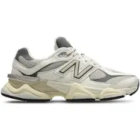 New Balance 9060 Sneakers Heren - Beige - Maat 41.5 - Suède