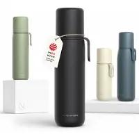 LARS NYSØM Roestvrijstalen Thermosfles - Dubbelwandige Geïsoleerde Drinkfles met Beker en Draagriem, Lekvrije Metalen Fles voor Reizen, Kantoor & Buitenactiviteiten (Carbon Black)