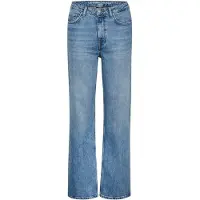 My Essential Wardrobe 10704222 05 the louis jeans
