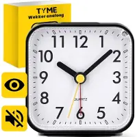 TYME Wekker Analoog - Zonder Tikgeluid - Duidelijk leesbaar - Met Alarm - Reiswekker Incl. Verlichting - Analoge Senioren Wekker - voor Slaapkamer - Vierkant - Zwart