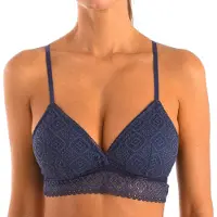 Selene Kim vrouwenbeha.