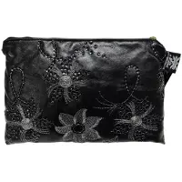 Vagabond - Toilettas - Clutch "Black Diva" - Imitatieleder met Prachtige Embroidery - afmeting 27 x 3 x 17 cm.