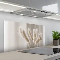 KitchenYeah Spatscherm 100x50 cm - Zelfklevende achterwand Pampasgras - Pluim - Wit - Keuken muurbeschermer - Spatwand fornuis