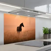 KitchenYeah Spatscherm 90x70 cm - Zelfklevende achterwand Paard - Grasveld - Zonsondergang - Keuken muurbeschermer - Spatwand fornuis