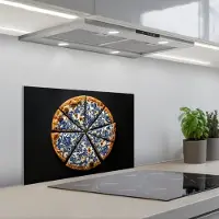 KitchenYeah Spatscherm 60x40 cm - Zelfklevende achterwand Pizza - Eten - Delftsblauw - Keuken muurbeschermer - Spatwand fornuis