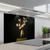 KitchenYeah Spatscherm 80x60 cm - Zelfklevende achterwand Sierlijk - Boeket - Goud - Vaas - Keuken muurbeschermer - Spatwand fornuis