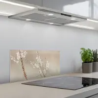 KitchenYeah Spatscherm 70x30 cm - Zelfklevende achterwand Bloemen - Wit - Planten - Keuken muurbeschermer - Spatwand fornuis
