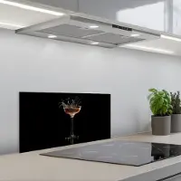 KitchenYeah Spatscherm 60x30 cm - Zelfklevende achterwand Cocktail - Zwart - Spetters - Glas - Keuken muurbeschermer - Spatwand fornuis