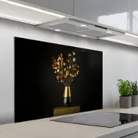 KitchenYeah Spatscherm 100x65 cm - Zelfklevende achterwand Goudbruine - Bladeren - Vaas - Herfstachtig - Keuken muurbeschermer - Spatwand fornuis