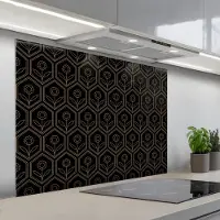 KitchenYeah Spatscherm 100x75 cm - Zelfklevende achterwand Zeshoek - Zwart - Goud - Bloem - Keuken muurbeschermer - Spatwand fornuis