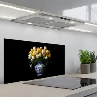 KitchenYeah Spatscherm 80x40 cm - Zelfklevende achterwand Geel - Tulpen - Vaas - Bloemen - Keuken muurbeschermer - Spatwand fornuis
