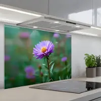 KitchenYeah Spatscherm 90x60 cm - Zelfklevende achterwand Aster - Paars - Bloem - Blaadjes - Keuken muurbeschermer - Spatwand fornuis