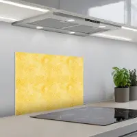 KitchenYeah Spatscherm 60x45 cm - Zelfklevende achterwand Frans - Citroen - Strepen - Wit - Geel - Keuken muurbeschermer - Spatwand fornuis