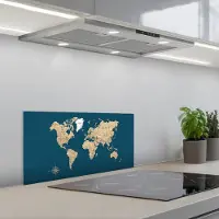 KitchenYeah Spatscherm 70x30 cm - Zelfklevende achterwand Wereldkaart - Donkerblauw - Beige - Keuken muurbeschermer - Spatwand fornuis