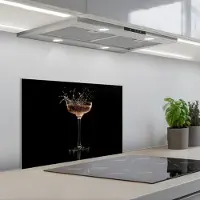 KitchenYeah Spatscherm 60x40 cm - Zelfklevende achterwand Cocktail - Zwart - Spetters - Glas - Keuken muurbeschermer - Spatwand fornuis