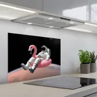 KitchenYeah Spatscherm 70x50 cm - Zelfklevende achterwand Astronaut - Flamingo - Zwemband - Roze - Keuken muurbeschermer - Spatwand fornuis