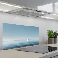 KitchenYeah Spatscherm 90x45 cm - Zelfklevende achterwand Zeilbootje - Kalme zee - Helderblauwe hemel - Keuken muurbeschermer - Spatwand fornuis