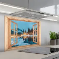 KitchenYeah Spatscherm 90x70 cm - Zelfklevende achterwand Winterlandschap - Natuur - Huis - Bergen - Doorkijk - Raam - Keuken muurbeschermer - Spatwand fornuis