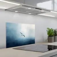 KitchenYeah Spatscherm 60x40 cm - Zelfklevende achterwand Meeuw - Wit - Zee - Mistig - Keuken muurbeschermer - Spatwand fornuis