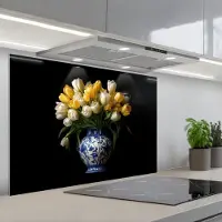 KitchenYeah Spatscherm 80x55 cm - Zelfklevende achterwand Geel - Tulpen - Vaas - Bloemen - Keuken muurbeschermer - Spatwand fornuis