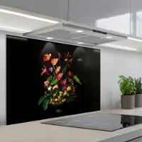 KitchenYeah Spatscherm 90x60 cm - Zelfklevende achterwand Bloemen - Vaas - Kleurrijk - Keuken muurbeschermer - Spatwand fornuis