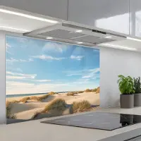 KitchenYeah Spatscherm 90x60 cm - Zelfklevende achterwand Duinen - Zomer - Landschap - Zee - Strand - Keuken muurbeschermer - Spatwand fornuis