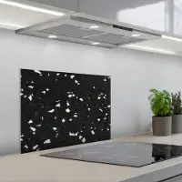 KitchenYeah Spatscherm 60x45 cm - Zelfklevende achterwand Terrazzo - Zwart - Grijs - Wit - Keuken muurbeschermer - Spatwand fornuis