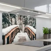 KitchenYeah Spatscherm 80x55 cm - Zelfklevende achterwand Brug - Winterlandschap - Bos - Natuur - Sneeuw - Keuken muurbeschermer - Spatwand fornuis