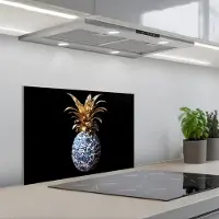 KitchenYeah Spatscherm 60x40 cm - Zelfklevende achterwand Ananas - Bloemen patroon - Goud - Delftsblauw - Keuken muurbeschermer - Spatwand fornuis