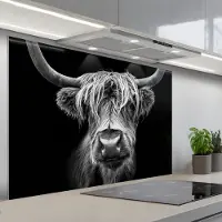KitchenYeah Spatscherm 120x80 cm - Zelfklevende achterwand Schotse Hooglander - Horens - Zwart - Wit - Koe - Wild - Dieren - Keuken muurbeschermer - Spatwand fornuis