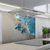 KitchenYeah Spatscherm 90x60 cm - Zelfklevende achterwand Zeesterren - Zand - Zee - Blauw - Keuken muurbeschermer - Spatwand fornuis