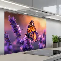 KitchenYeah Spatscherm 100x75 cm - Zelfklevende achterwand Bloemen - Vlinder - Lavendel - Bloem - Natuur - Keuken muurbeschermer - Spatwand fornuis