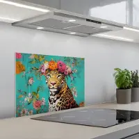 KitchenYeah Spatscherm 60x45 cm - Zelfklevende achterwand Luipaard - Bloemen - Kroon - Keuken muurbeschermer - Spatwand fornuis