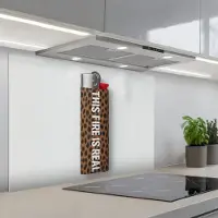 KitchenYeah Spatscherm 80x55 cm - Zelfklevende achterwand Aansteker - Quote - Panterprint - Keuken muurbeschermer - Spatwand fornuis