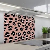 KitchenYeah Spatscherm 80x60 cm - Zelfklevende achterwand Luipaard - Vlekken - Beige - Roze - Keuken muurbeschermer - Spatwand fornuis