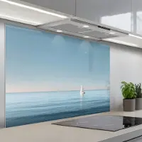 KitchenYeah Spatscherm 120x80 cm - Zelfklevende achterwand Zeilbootje - Kalme zee - Helderblauwe hemel - Keuken muurbeschermer - Spatwand fornuis
