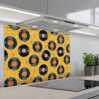 KitchenYeah Spatscherm 80x55 cm - Zelfklevende achterwand Muziek - Patroon - Geel - Keuken muurbeschermer - Spatwand fornuis