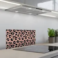 KitchenYeah Spatscherm 70x30 cm - Zelfklevende achterwand Luipaard - Vlekken - Beige - Roze - Keuken muurbeschermer - Spatwand fornuis