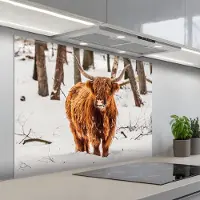 KitchenYeah Spatscherm 100x75 cm - Zelfklevende achterwand Schotse Hooglander - Sneeuw - Winter - Natuur - Dieren - Keuken muurbeschermer - Spatwand fornuis